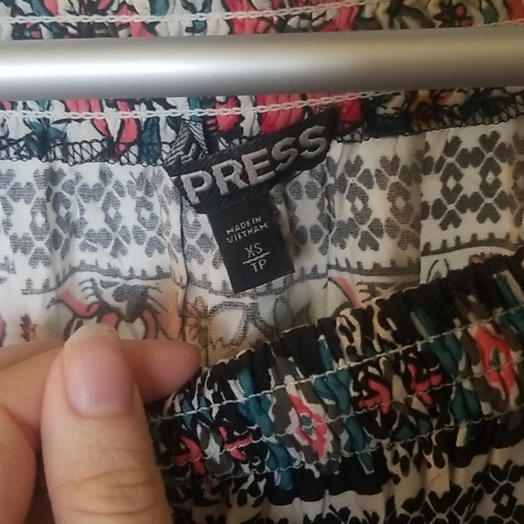 Express Folksy Floral Print Off Shoulder Romper - Picture 5 of 7